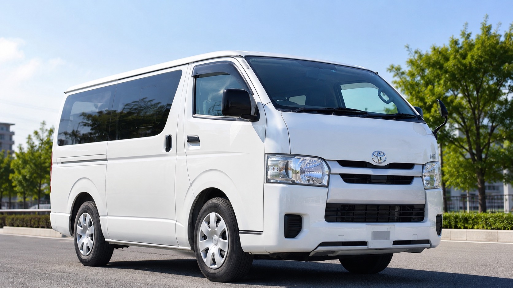 宮木商事が保有する1t車(トヨタ・ハイエース)の外観